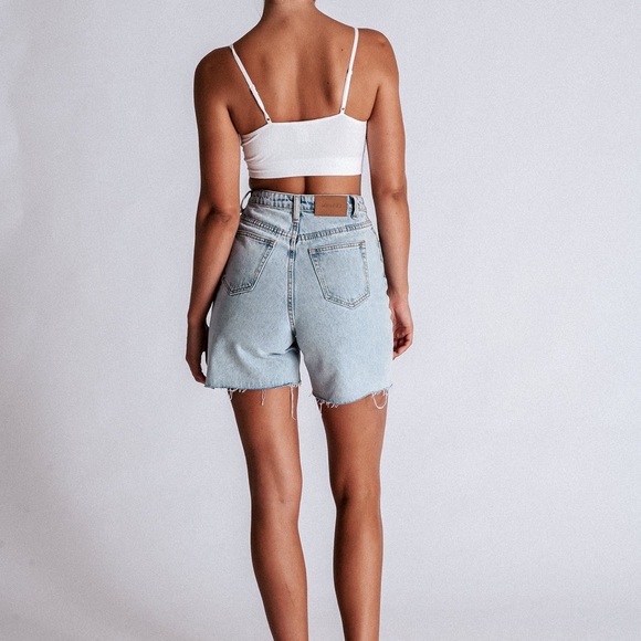 Meshki Raw Hem Longline Rigid Boyfriend Shorts - Picture 3 of 4